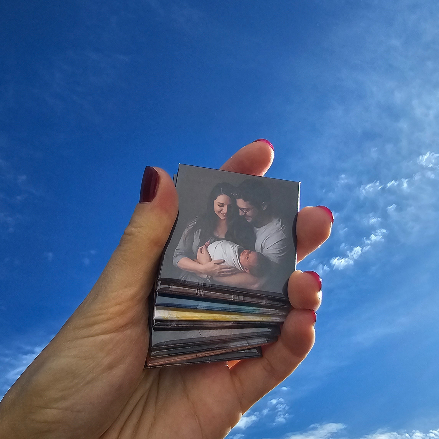 Personalizirani magnetki s tvojimi fotografijami – popolno darilo za spomine z družino, partnerjem ali prijatelji.