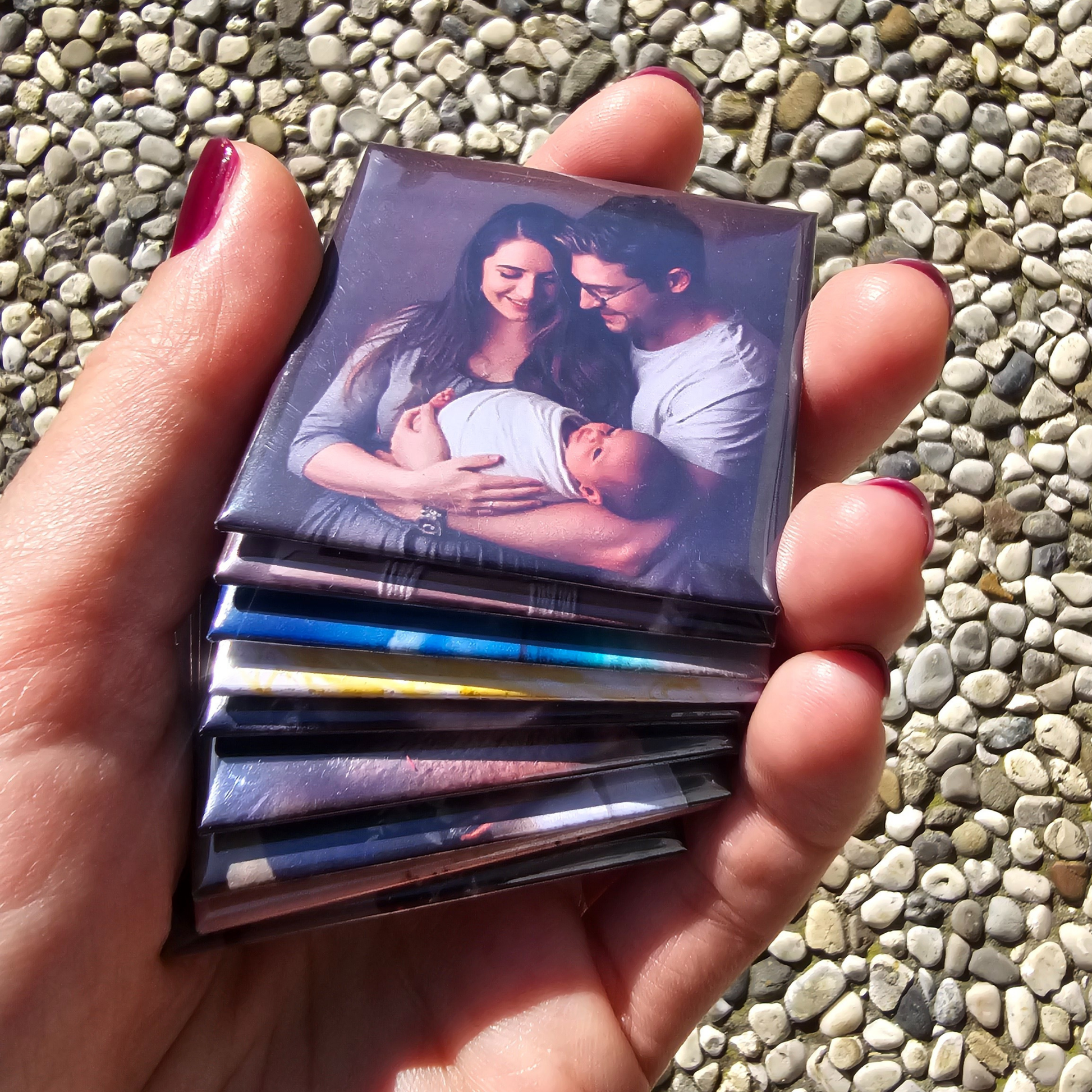 Romantični magnetki za pare z vajinimi fotografijami – idealno darilo za obletnico ali valentinovo.